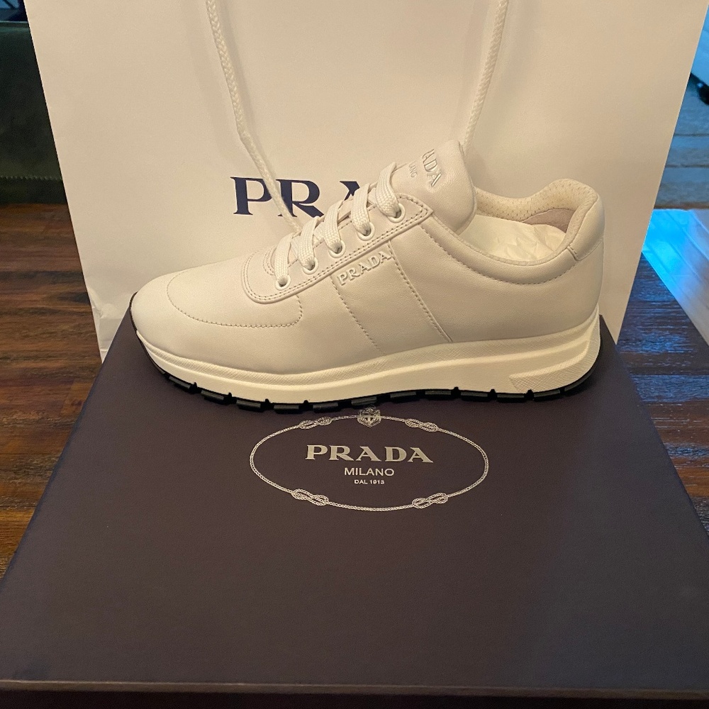 WOMEN'S PRADA SNEAKERS - BRAND NEW - SIZE 38 (8US)